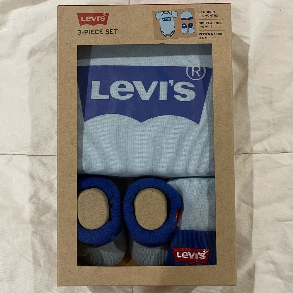 NWT Levi’s 0-6 month infant onesie set